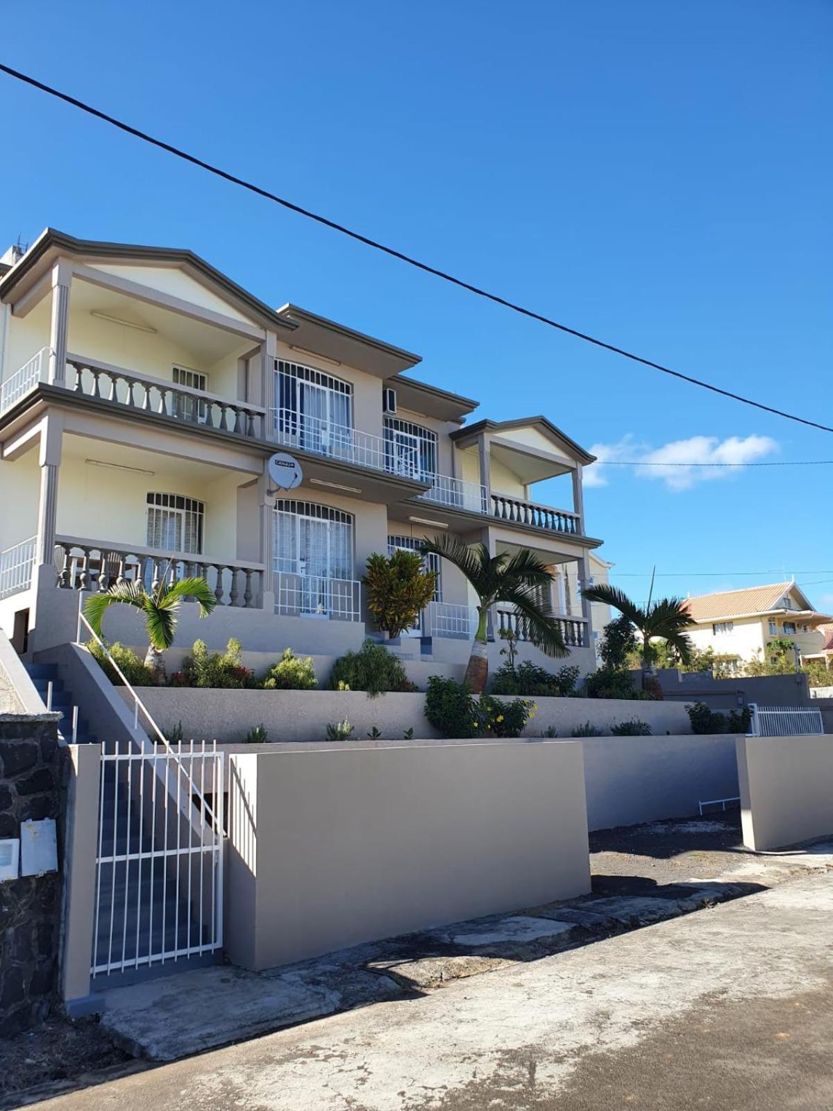 Tropical Retreats Apartment Flic en Flac Exterior photo